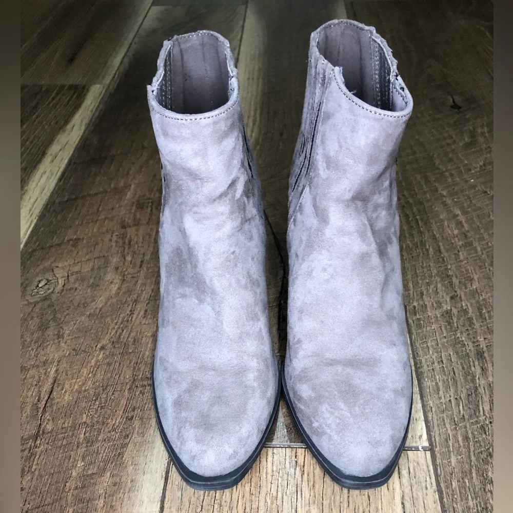 Dolce Vita Grey Cushioned Almond Toe Stacked Heel Zip Up Leather Boots Size 8